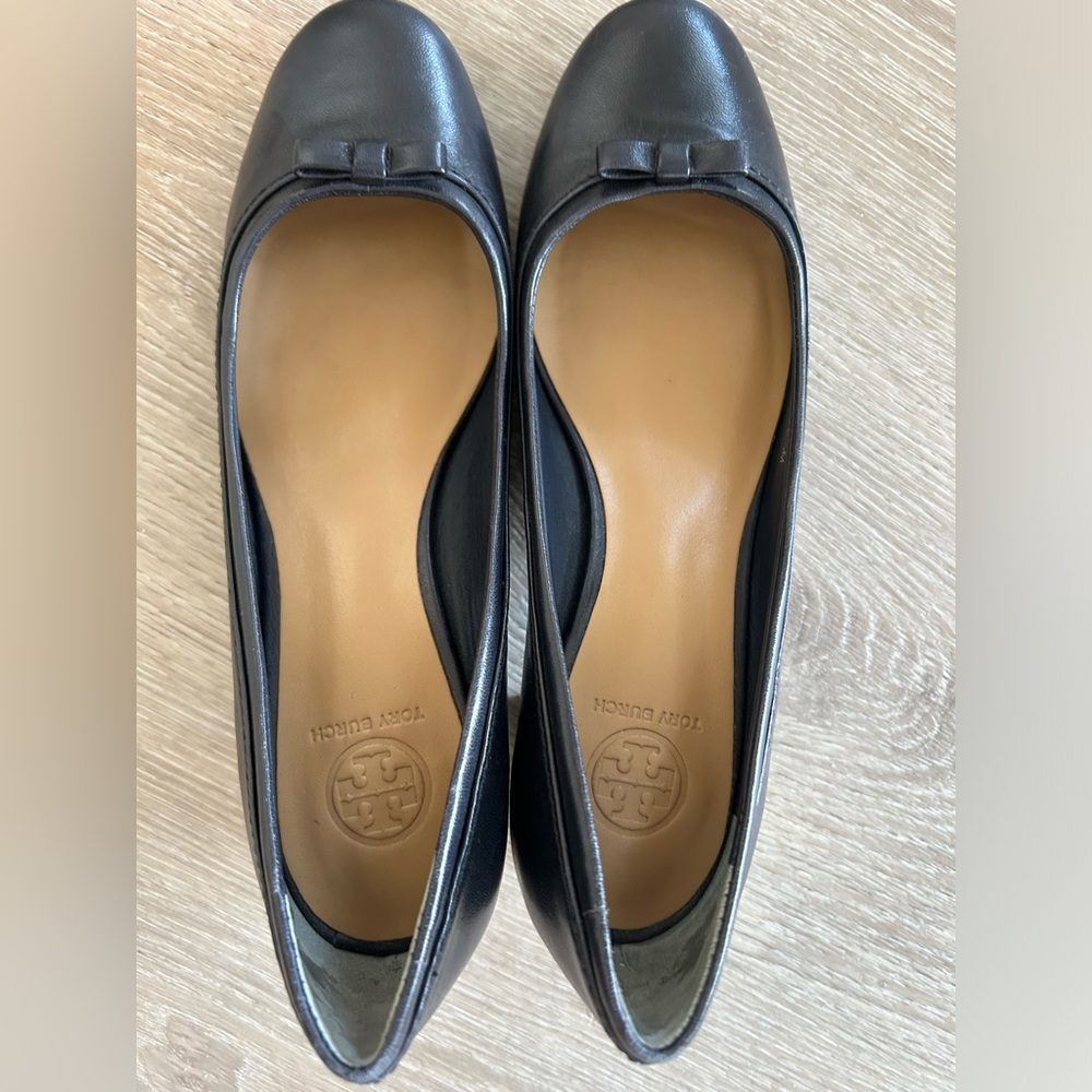 Tory Burch navy leather shoes with gold accents
